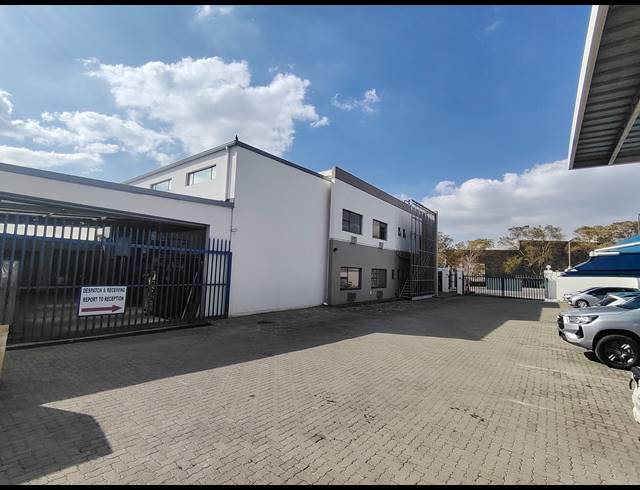 1,047M² WAREHOUSE FOR SALE IN ORMONDE